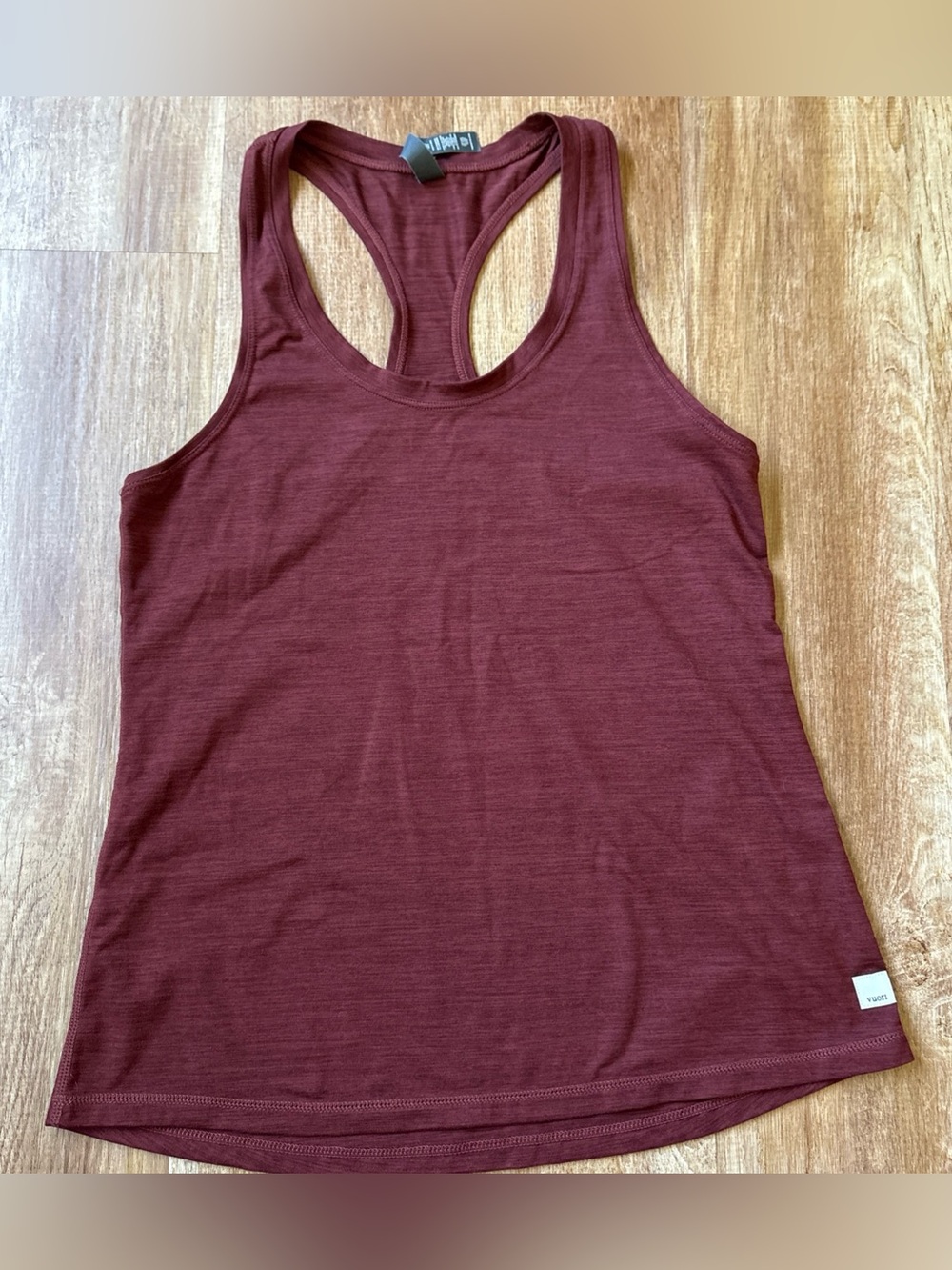 Vuori Women's Medium Lux Performance Tank Racerback Slim Fit, Yoga Maroon